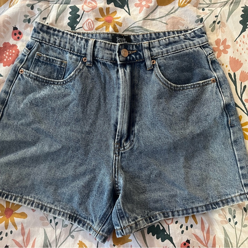 Simple Women's Classic Blue Jean Shorts